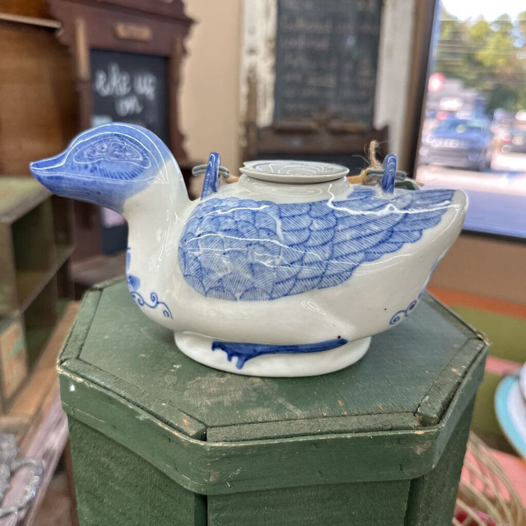 HANDPAINTED TEA POT FROM CHINA