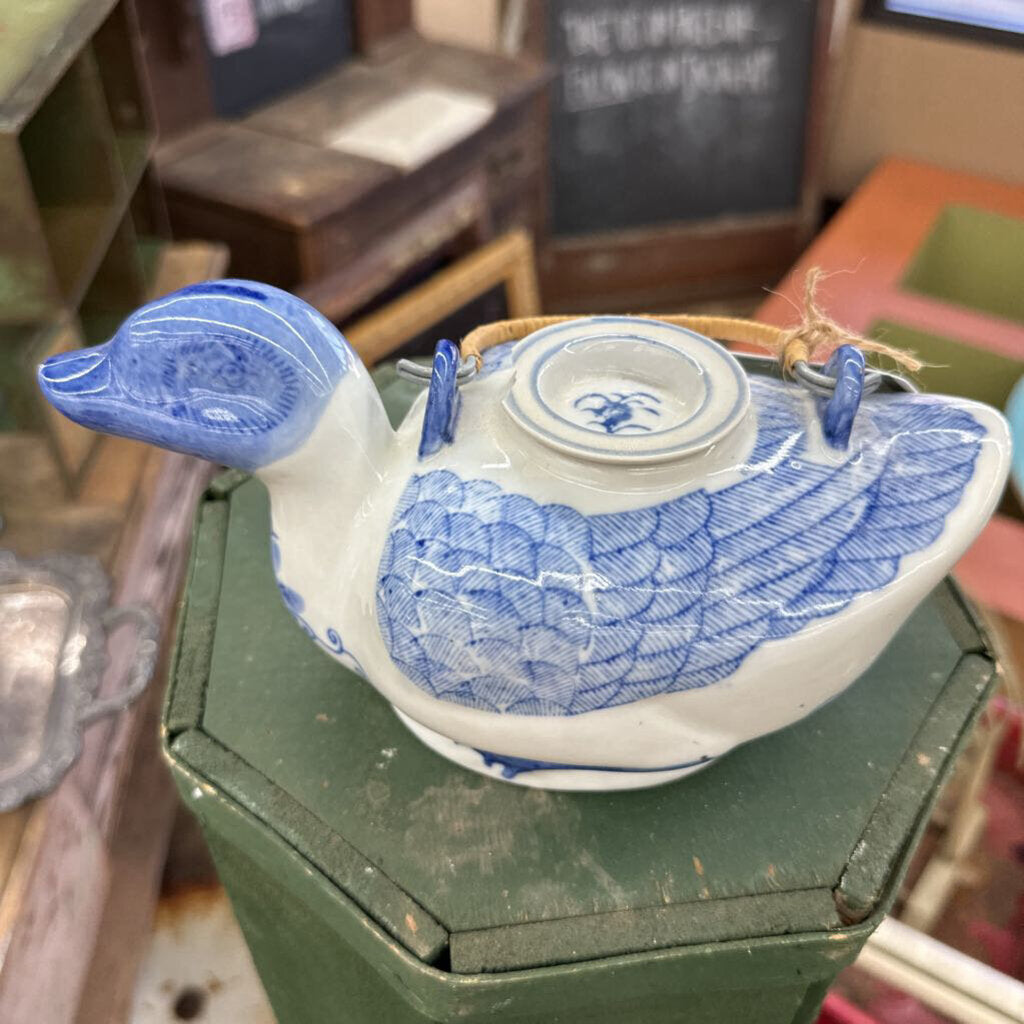 HANDPAINTED TEA POT FROM CHINA