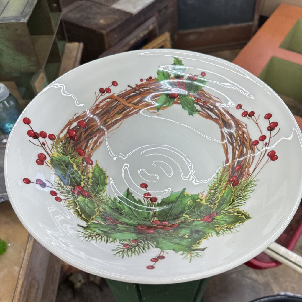 HOLLY BERRIES AND TWIG WREATH BOWL