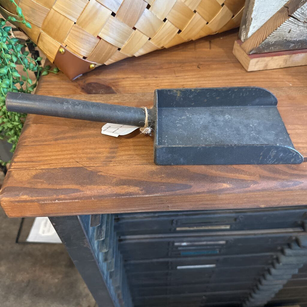 METAL SCOOP FOR FIREPLACE ASHES