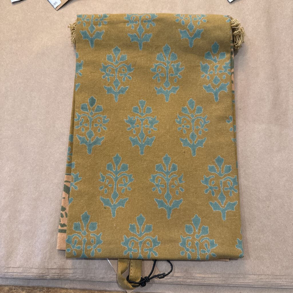 PRINTED TEA TOWEL W/ TASSELS