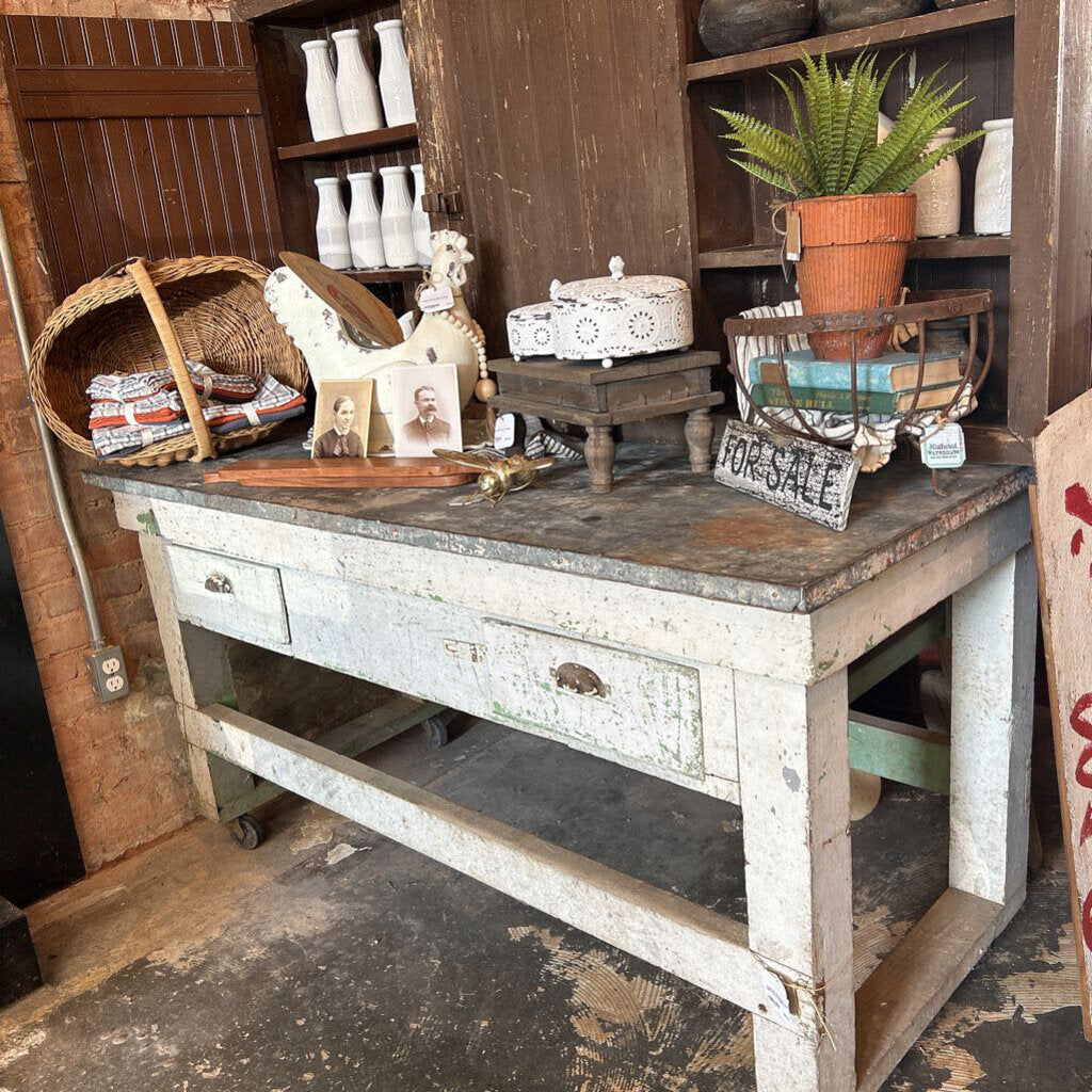 WORK BENCH WITH GALVANIZED TOP