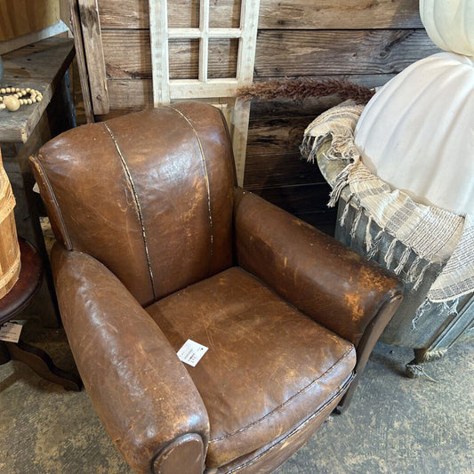 DISTRESSED LEATHER CLUB CHAIR