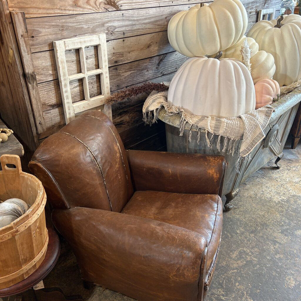 DISTRESSED LEATHER CLUB CHAIR