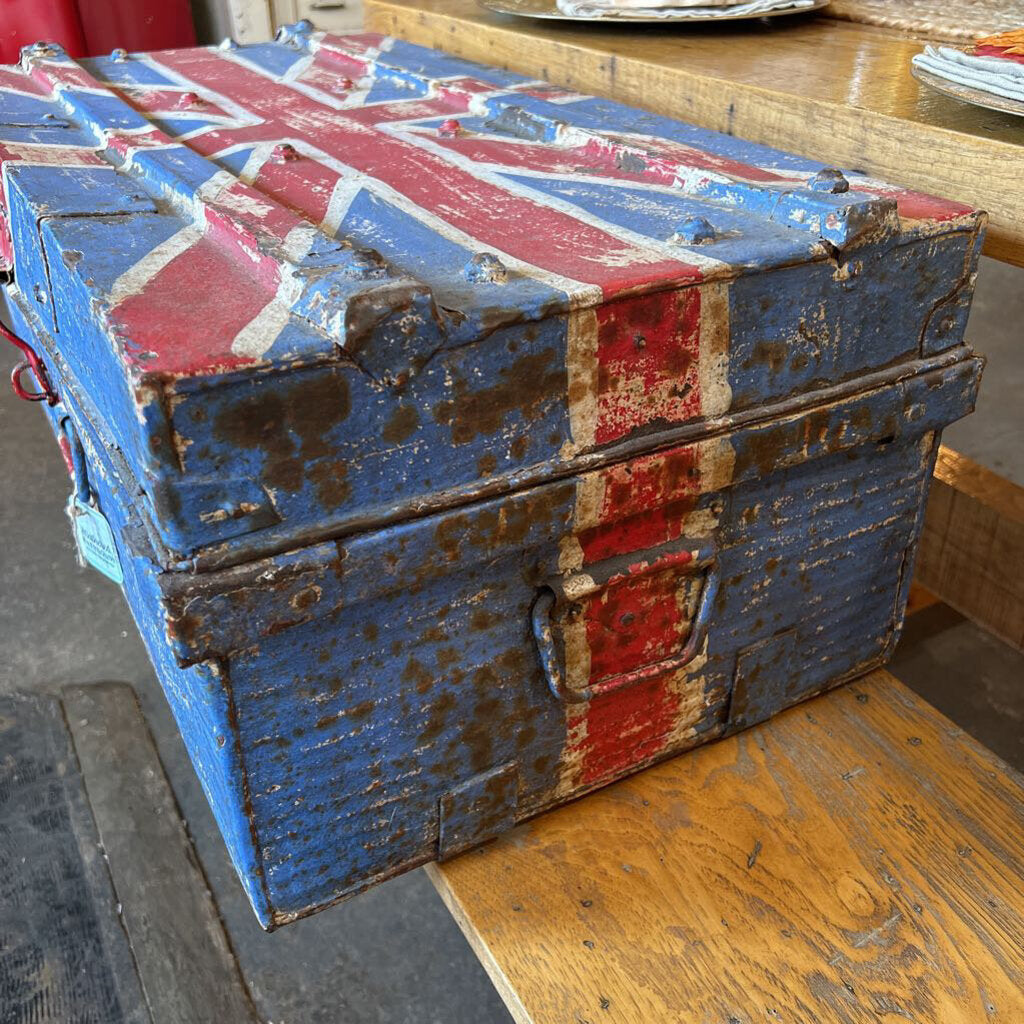 BRITISH FLAG TRUNK