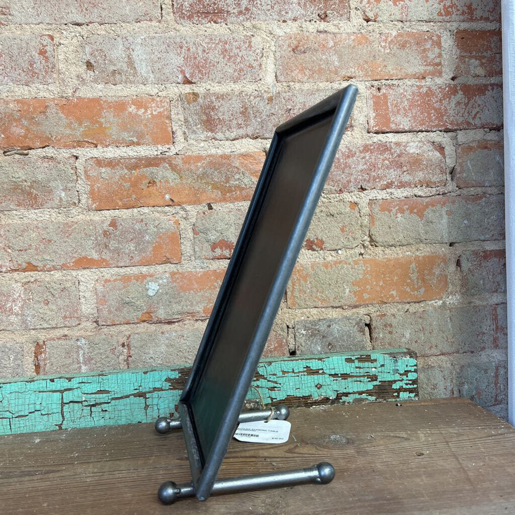 STANDING TABLE CHALKBOARD