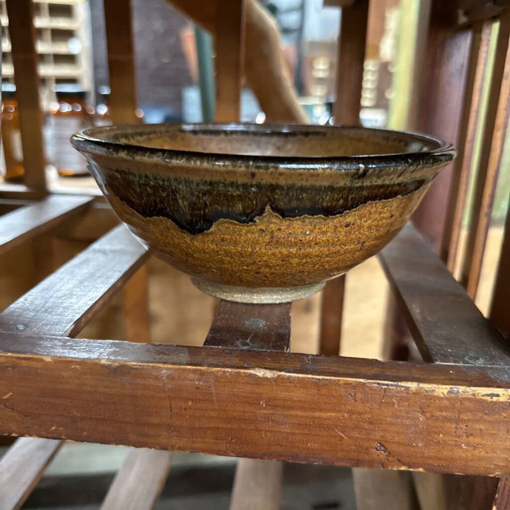 HANDMADE AND SIGNED STUART POTTERY BOWL