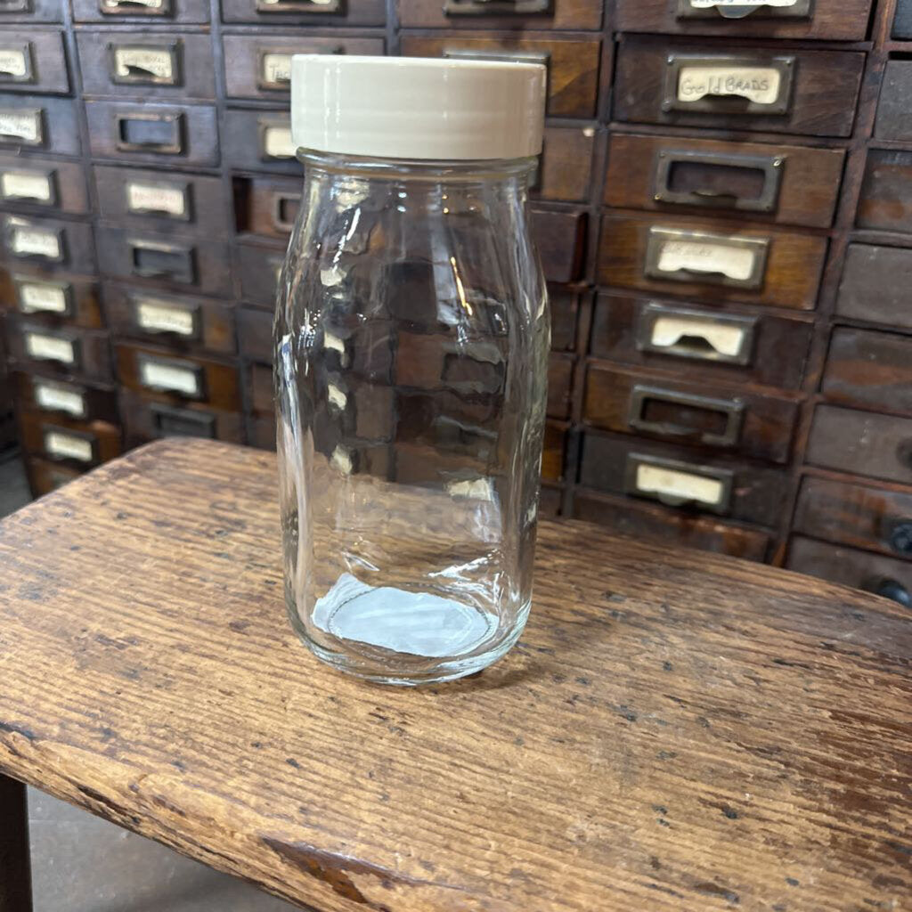 GLASS JAR WITH LID