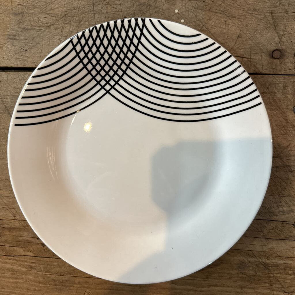 SAUCER WITH GEOMETRIC PATTERN