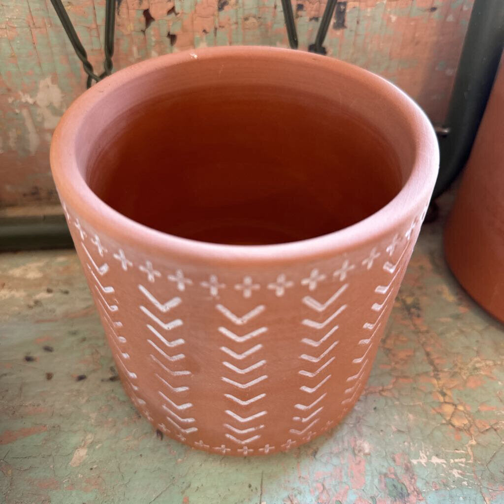 TERRA COTTA PLANTER WITH CHEVRON