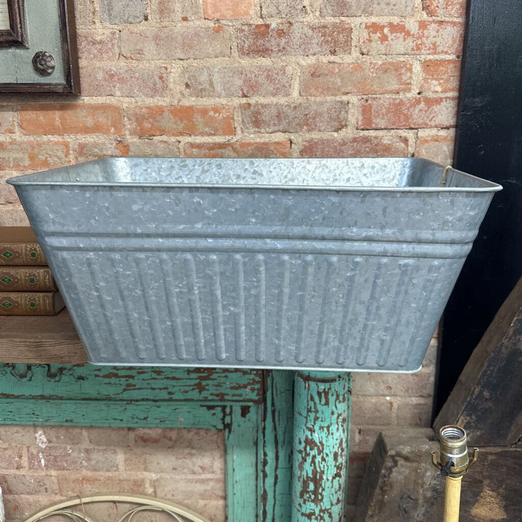 METAL COOLER TUB WITH BOTTLE OPENER